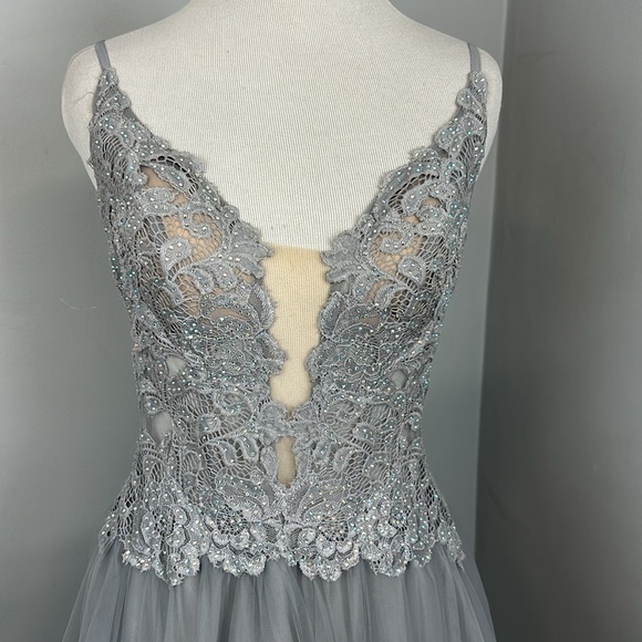 La Femme Tulle A Line Gown with Lace Rhinestone Bodice Prom Gown Sz 6 - Picture 8 of 16